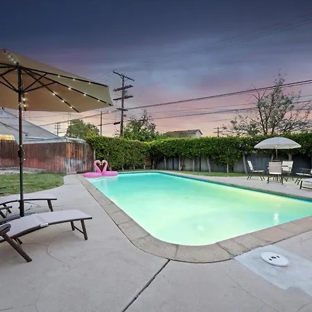 Chic Boho Retreat - Pool, Patio, Mini Golf & Arcade, Mins From Universal Studios!
